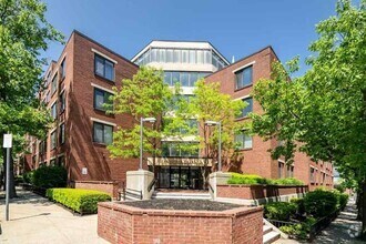 Building Photo - 85 Brainerd Rd