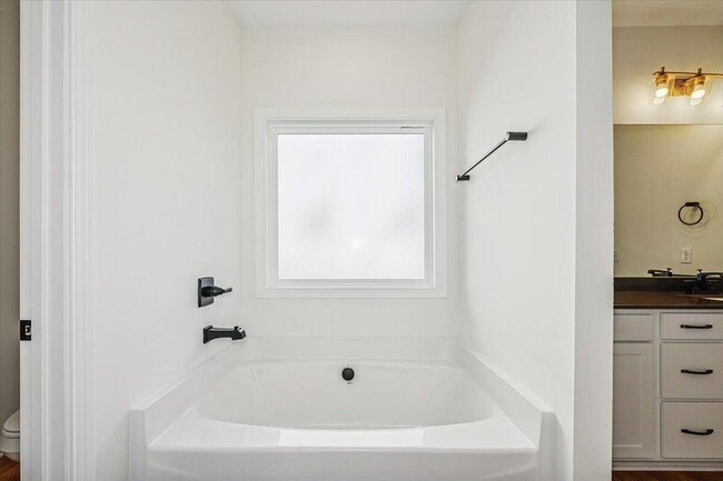 Building Photo - 105 Clearwater Dr