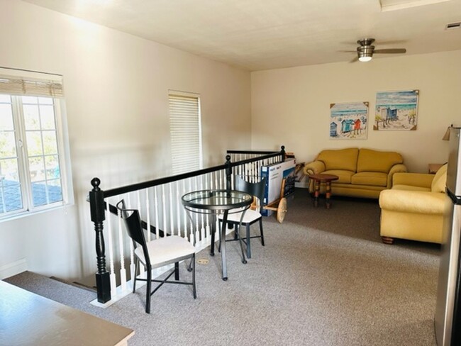 Building Photo - $1,350 Herndon & Academy, Furnished 1 Bed ...