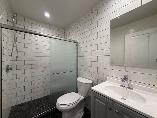 Building Photo - Entirely renovated studio in a highly convenient location.