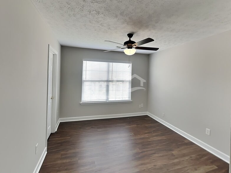 Building Photo - 102 Baker Springs Ln