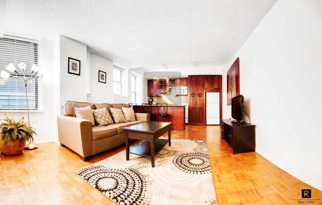 Building Photo - 150 W 51st St