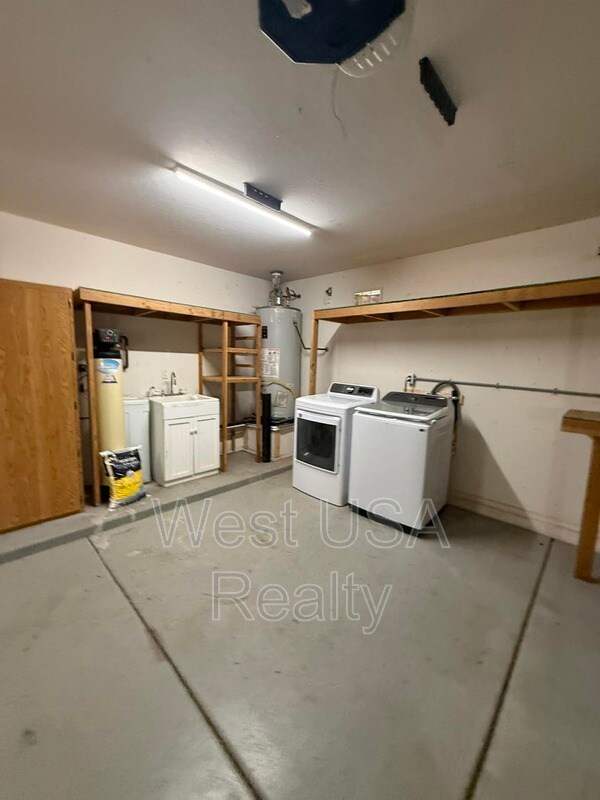 Building Photo - 730 E Press Rd