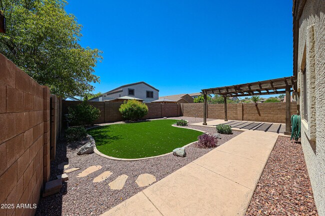 Building Photo - 11761 W Dos Rios Dr