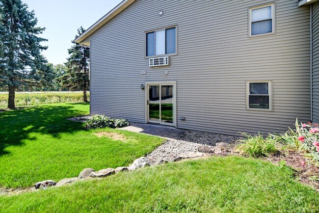 Building Photo - Broadway Drive - Sun Prairie