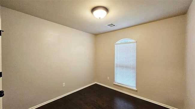 Building Photo - 811 Dogwood Ct