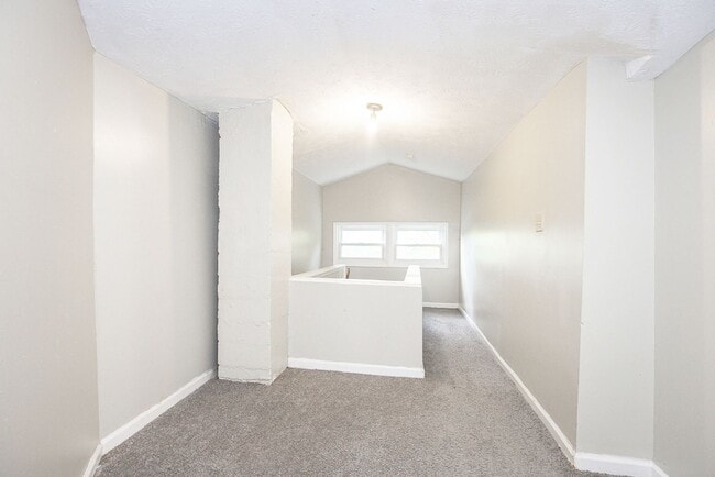 Building Photo - 5 BED 2 BATH BEAUTIFUL SINGLE FAMILY HOME ...