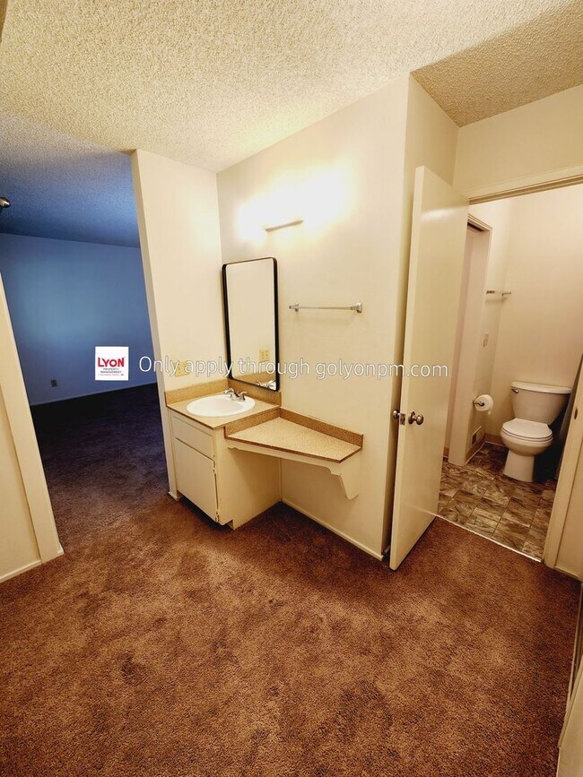 Building Photo - Spacious Townhome Available Now!