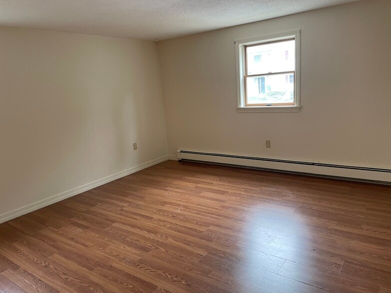 Building Photo - 834 State St