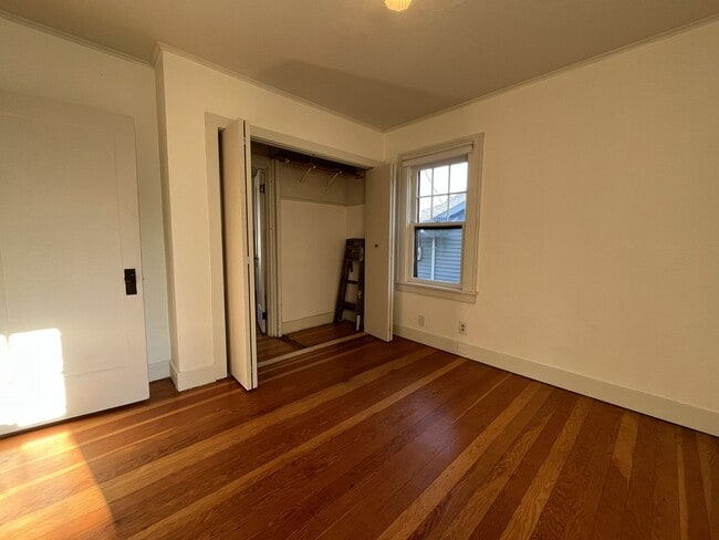 Building Photo - Character-Rich Two-Bedroom with Vintage Bath, Ample Storage & Expansive Outdoor Space