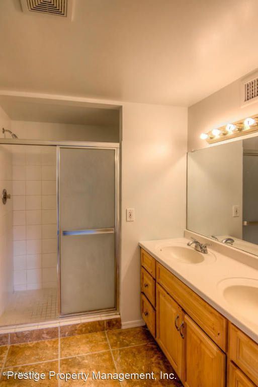 Building Photo - 4 br, 2 bath House - 4656 E 14th St