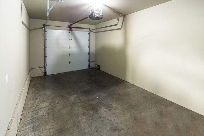Building Photo - 139 SE Heyburn St