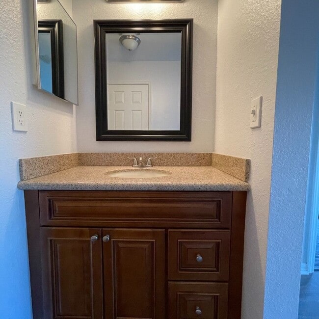 Building Photo - 2B/2.5 Condo in Longwood - Wood floors, great views, large balcony