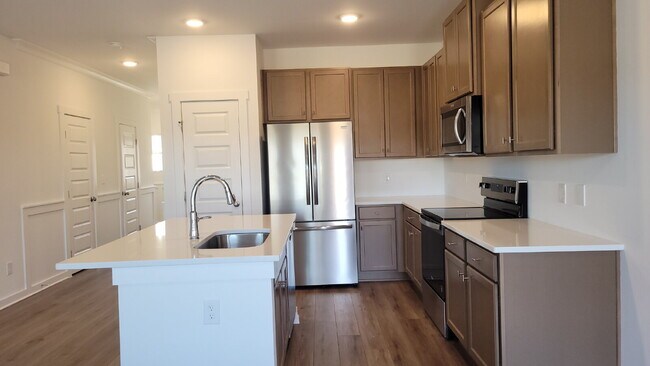 Building Photo - Section 8 Accepted!!! "Charming 3-Bed Oasis with Granite Elegance on Discovery Point Drive!"