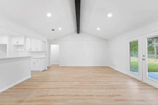 Building Photo - 406 Riverbend St