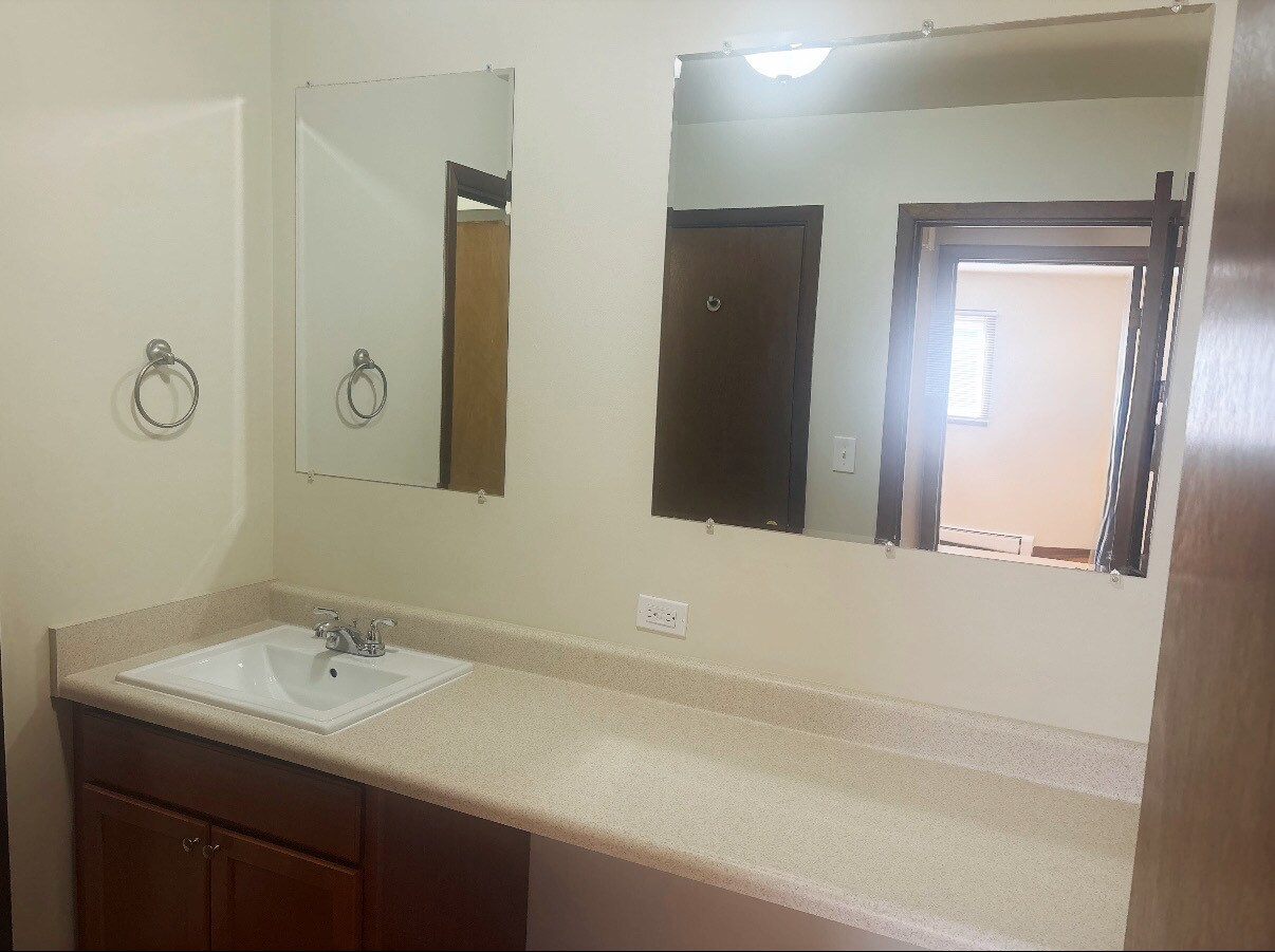 Building Photo - 866 N Milwaukee Ave