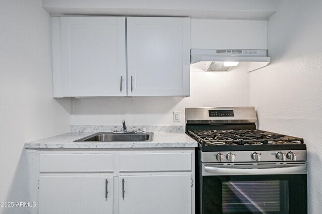 Building Photo - 1241 E McKinley St