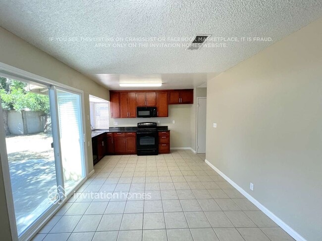 Building Photo - 1385 Meadowlark Dr