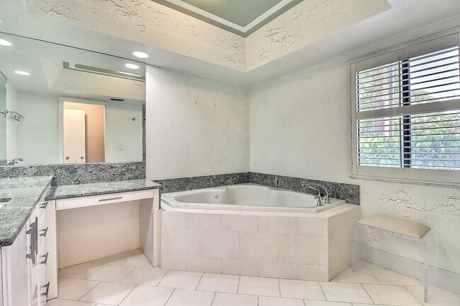 Building Photo - 5172 Fountains Dr S
