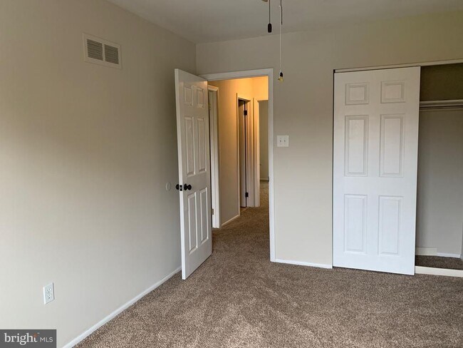 Building Photo - 118 Sycamore Ct