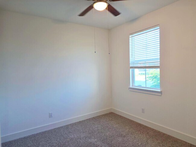 Building Photo - 150 Elisha Dr