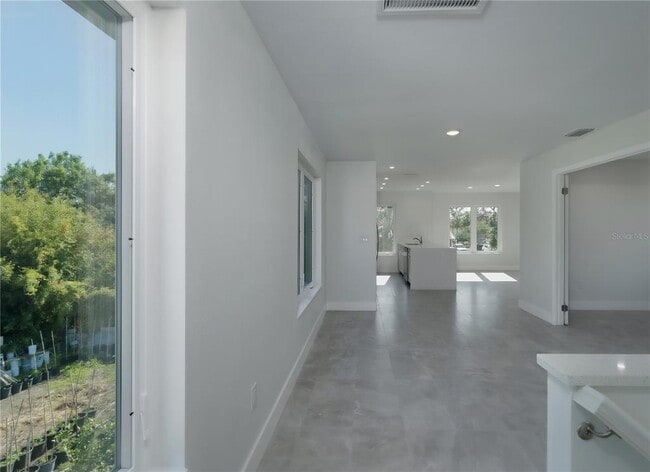 Building Photo - 310 Hibiscus St
