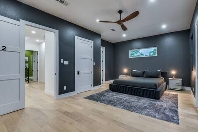 Building Photo - Stunning 3BR  3.5 Bath Townhome in Dallas