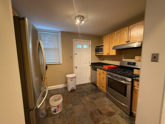 Building Photo - Charming South Philadelphia Rowhome
