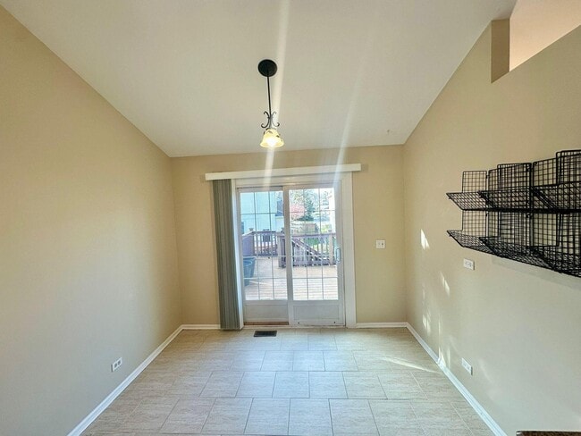 Building Photo - 612 Orrington Ct