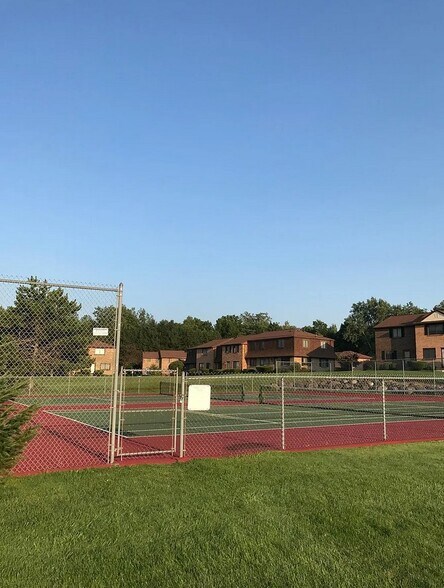 Tennis Courts - 384 Surrey Hill Way