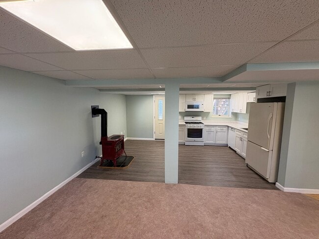 Building Photo - 15 Kingston Dr