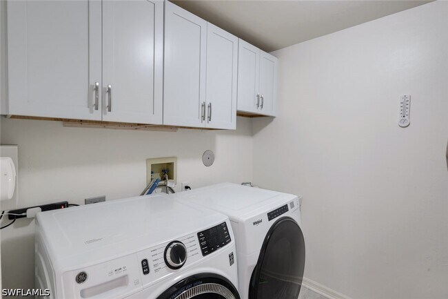 Building Photo - 400 L'Ambiance Cir