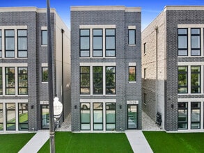 Building Photo - 2529 W Congress Pkwy