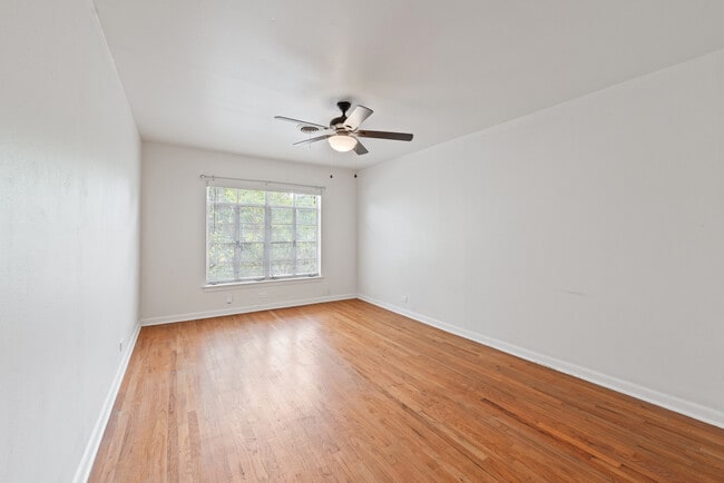 Building Photo - 417 W Gramercy Pl