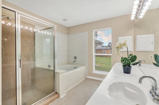 Building Photo - 5635 Sage Manor Dr