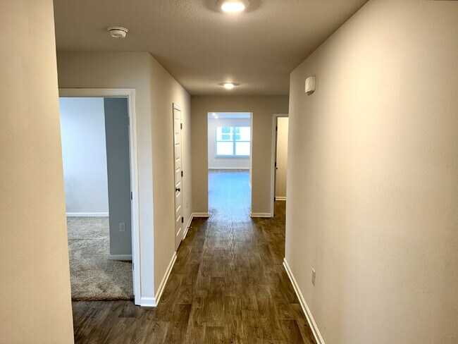 Building Photo - New rental in Brighton Oaks! Conveniently located off Hwy 231, this community conveniently close ...