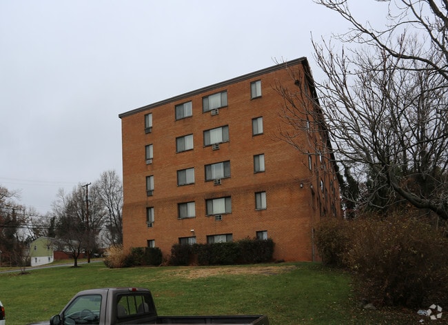 Building Photo - Arcadian House