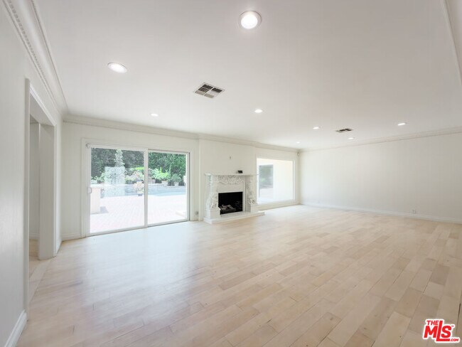 Building Photo - 1094 Garden Ln
