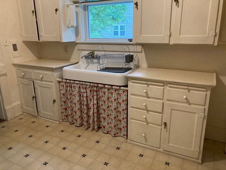 kitchen - 221 W Sibley St