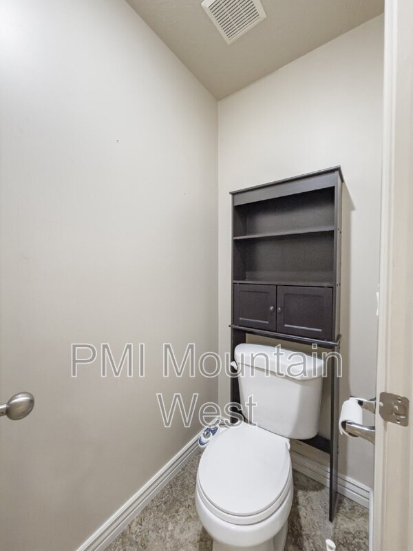Building Photo - 955 Alton Dr