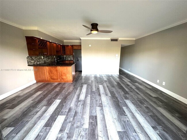 Building Photo - 833 NE 18th Ct