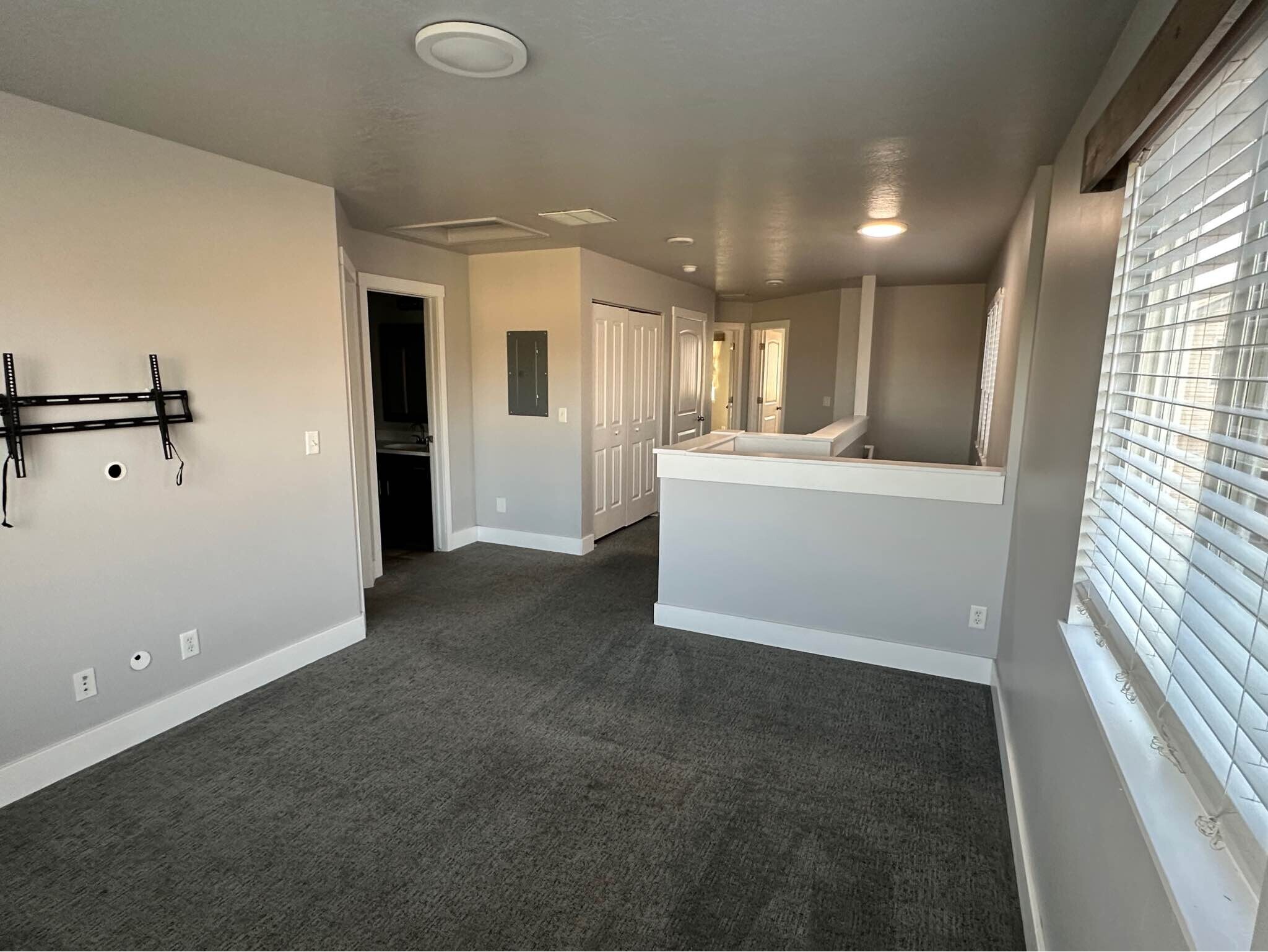 Building Photo - 520 W 1570 N