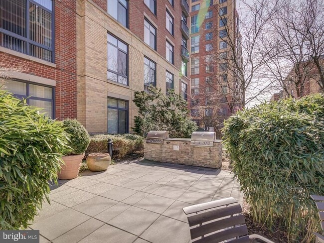 Building Photo - 520 John Carlyle St