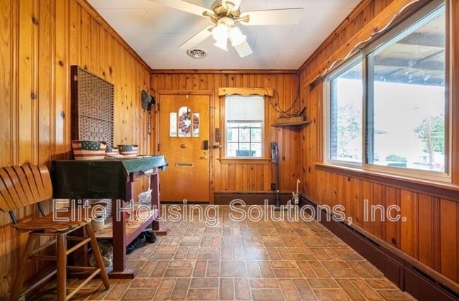 Building Photo - 290 W Ridge St