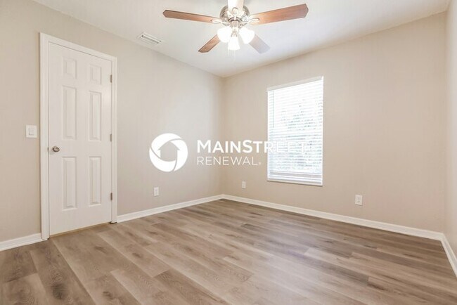 Building Photo - 3 Bedroom Pet-Friendly Home in NORTH PORT, FL with Main Street Renewal
