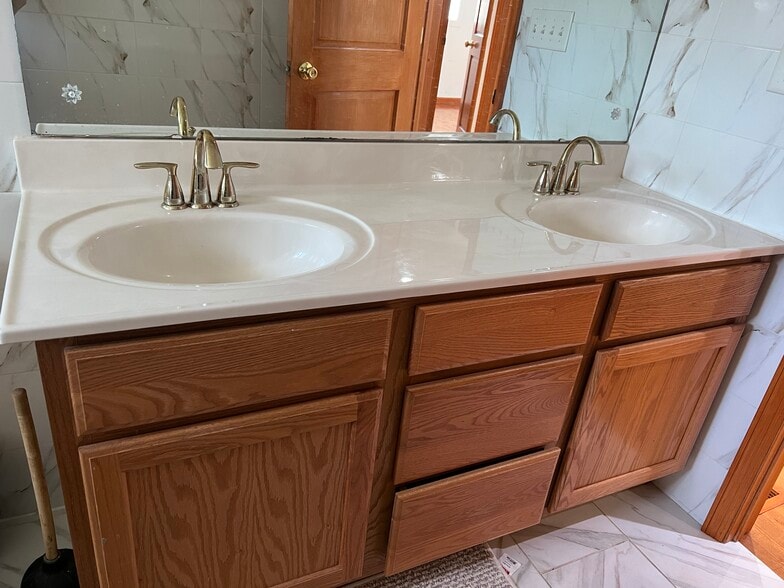 Building Photo - 2507 Sheridan Dr