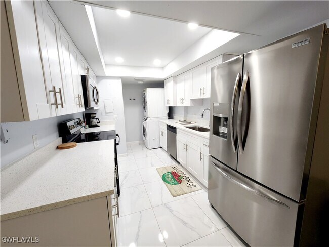 Building Photo - 3615 Boca Ciega Dr