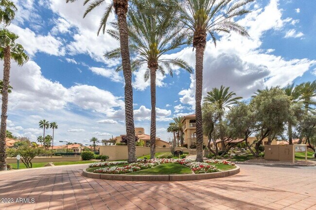 Building Photo - "Experience Tranquil Living: Beautiful 2-Bed, 2-Bath Condo with amazing amenities in Scottsdale!"