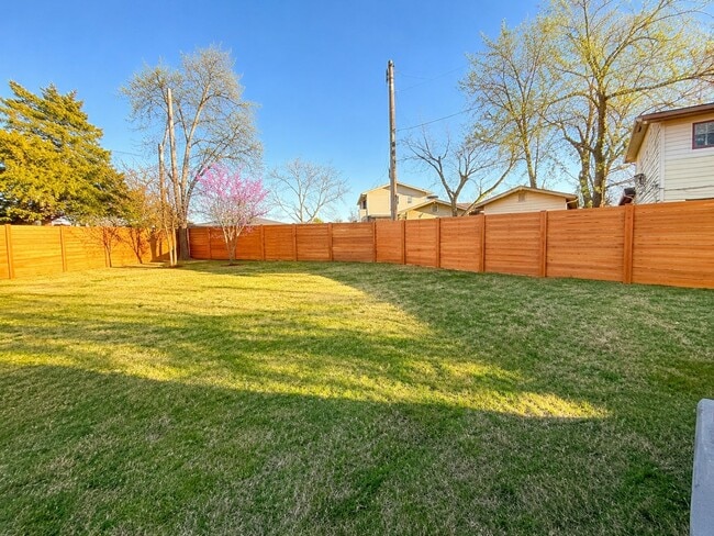 Building Photo - *** Near Domain * Stunning 5 Bedroom 4 Bath House with Garage * Fully Furnished * Designer Decora...
