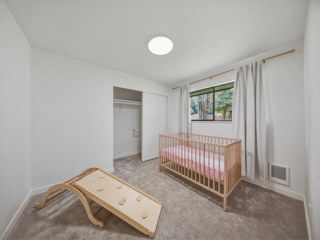 Building Photo - 1366 SE High Ridge Ct